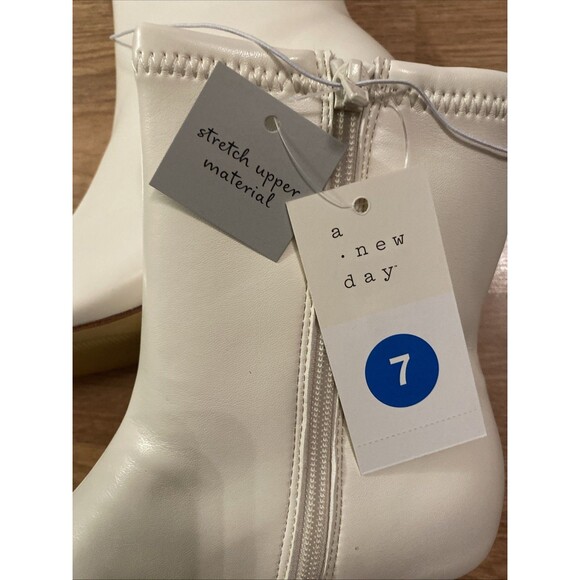 NEW A New Day Lonnie White Faux Leather Kitten Heel Ankle Boots Women Size 7 - Picture 15 of 16